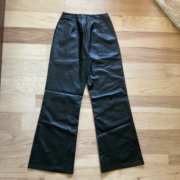 NWT Never Worn Lioness high-waisted flared PU Faux leather pants - Picture 6 of 7